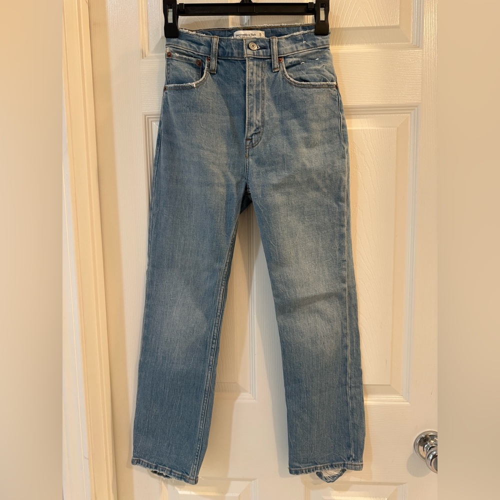 Abercrombie & Fitch Ultra High Rise Ankle Straight Jeans – Size 25/0 SHORT